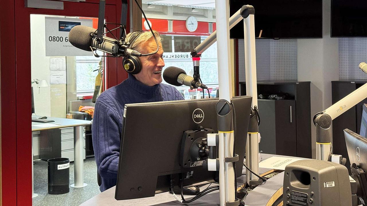 © ORF/Fabian Schneider Alfons Haider beim Musikwunschtag im "Radio Burgenland"-Studio