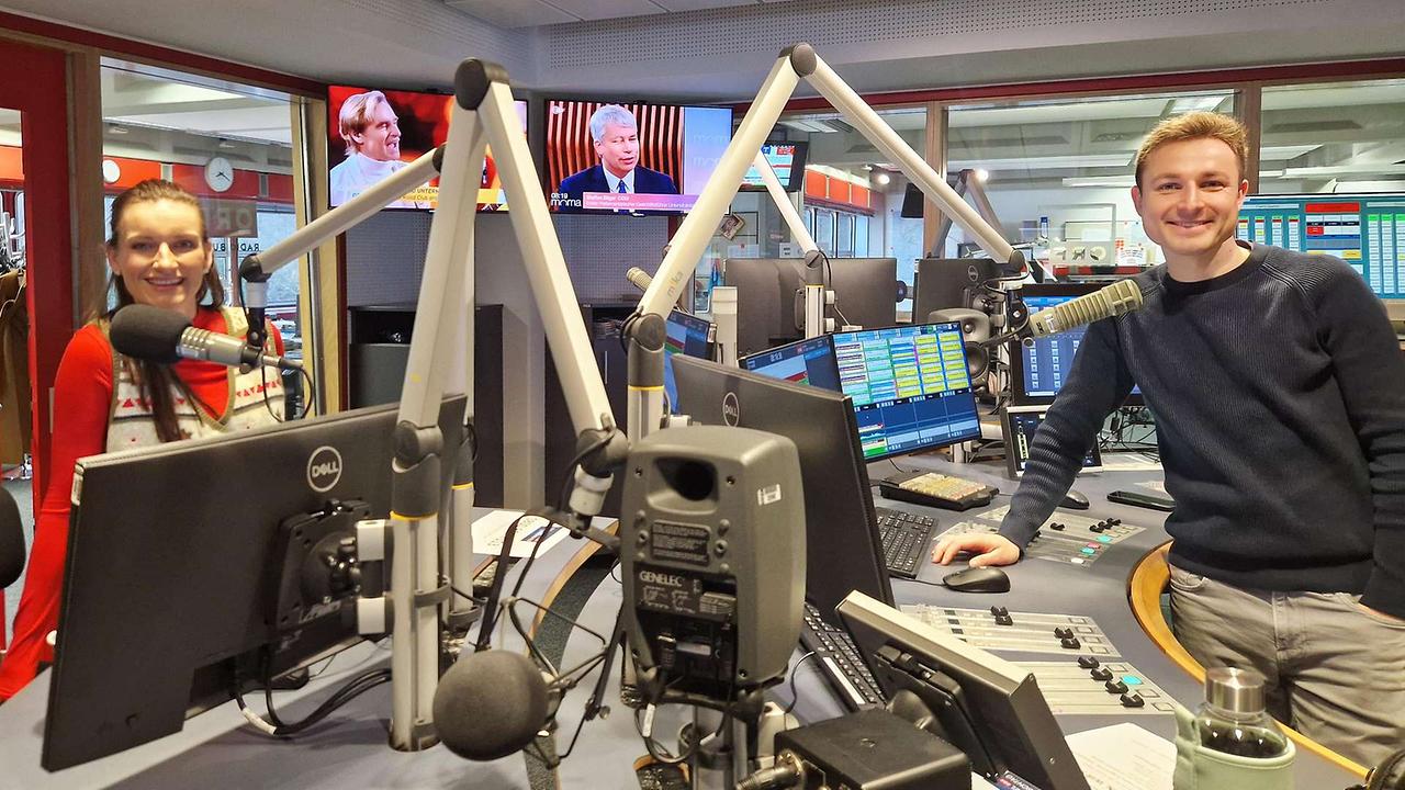 © ORF Die Mayerin und "Radio Burgenland"-Moderator Sebastian Györög im Studio