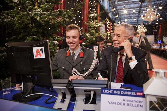 © HBF / Lechner Bundespräsident Dr. Alexander Van der Bellen am Spendentelefon